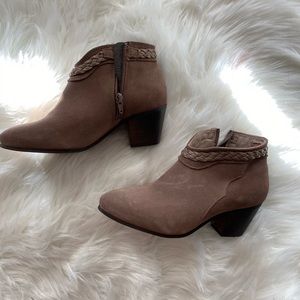 Steve Madden Tan Suede Booties (Never Worn)